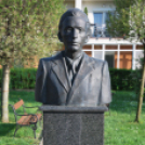 Költészet napi koszorúzás a József Attila szobornál (Fotó: Nagy Mária)