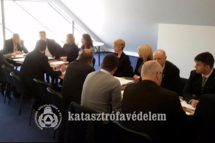 Kirendeltségvezetői, majd igazgatói értekezlet 