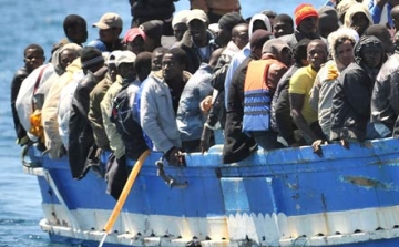 Negyvenöt embert nyomtak agyon az illegális bevándorlókkal teli, olasz partokhoz tartó hajón