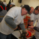 Kolbásztöltő verseny (Fotó: Nagy Mária)