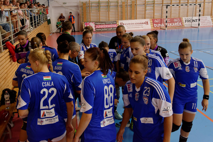 Női kézilabda NBI, alapszakasz 2. forduló: MKC SE - Dunaújváros Kohász KA (21:22) (Fotó: Horváth Attila)