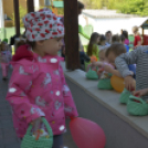 Modern játszóteret hozott a húsvéti nyuszi a Pillangó óvodásoknak és bölcsődéseknek