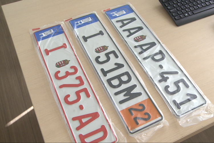 Július 1-jével jönnek az új rendszámok