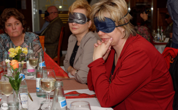 Esetlenség és érzelmi hullámvasút életem első vakvacsoráján (szervező: Lions Klub Mosonmagyaróvár)