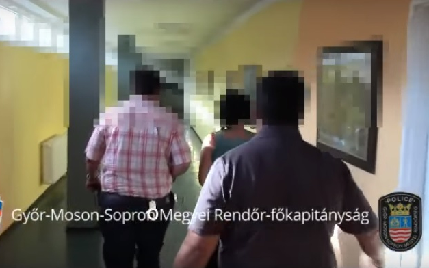 Hátba szúrta férjét