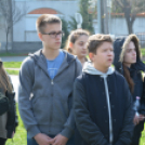 Koszorúzás a József Attila szobornál (Fotó: Nagy Mária)