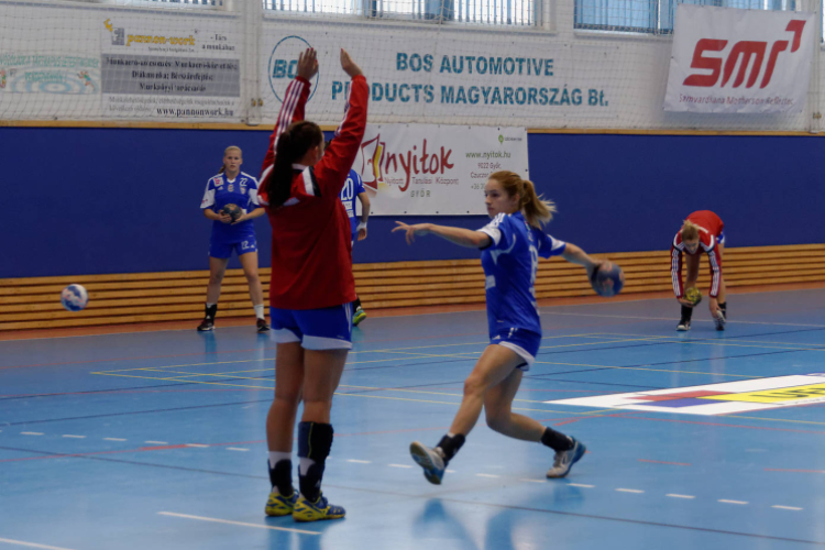Női kézilabda NBI, Alapszakasz: 4. forduló MKC-SE – FTC-Rail Cargo Hungaria (22:35) (Fotó: Horváth Attila)