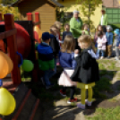 Modern játszóteret hozott a húsvéti nyuszi a Pillangó óvodásoknak és bölcsődéseknek