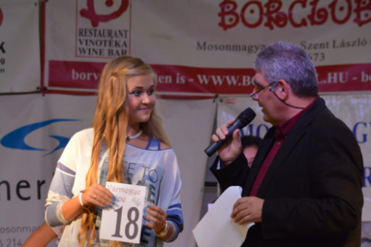 Vármegye szépe verseny 1 (Fotó: Nagy Mária)
