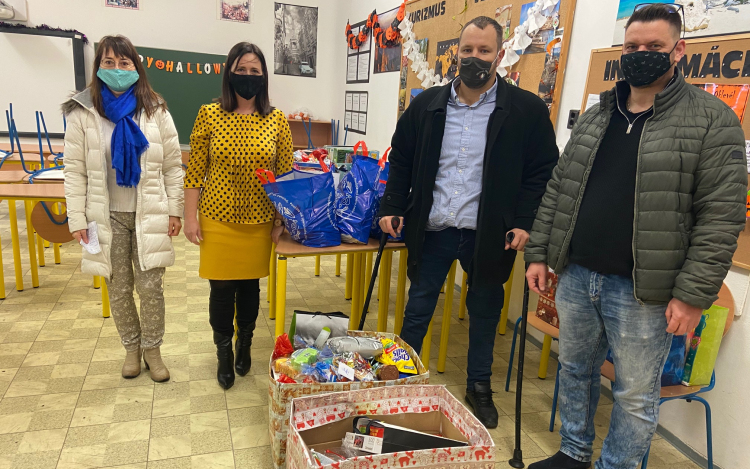 Rászorulóknak gyűjtött a kézilabdázókkal közösen a helyi Lions Club 