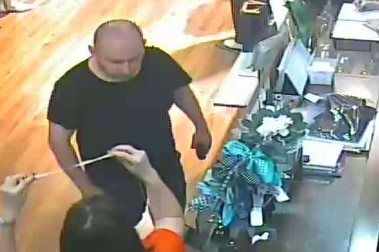 Lopott bankkártyával fizetett