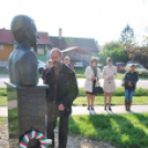 Költészet napi koszorúzás a József Attila szobornál (Fotó: Nagy Mária)