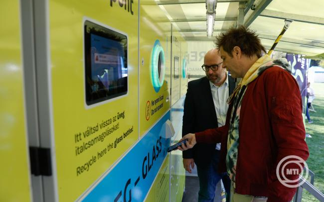 Bemutatták a MOHU új fesztiválautomatáját a budapesti Vivicittá futóversenyen