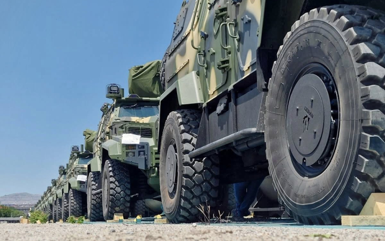 Szalay-Bobrovniczky Kristóf: jönnek a harctér rettegett sárkányai