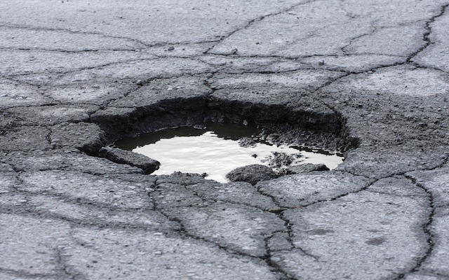 Dokumentáljuk a kátyúkárokat!