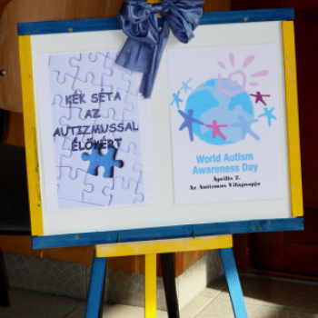 2016 április 2. - Kék séta az autizmussal élőkért (Fotó: Stipkovits Veronika)