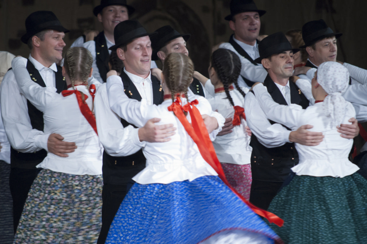 ÓVÁRI GAZDÁSZ TÁNCEGYÜTTES 55 ÉVES JUBILEUMI MŰSORA