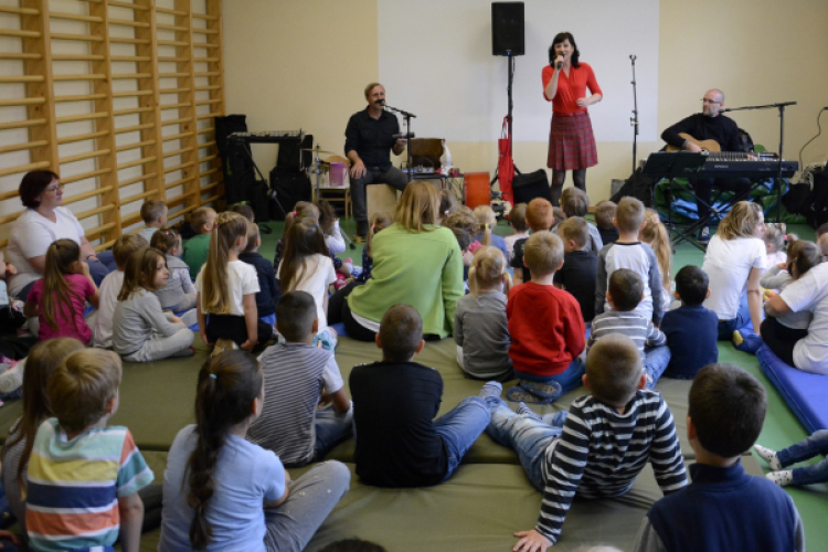 Aranykapu koncert a Pillangó Óvoda és Mini Bölcsődében a Móra iskolásokkal