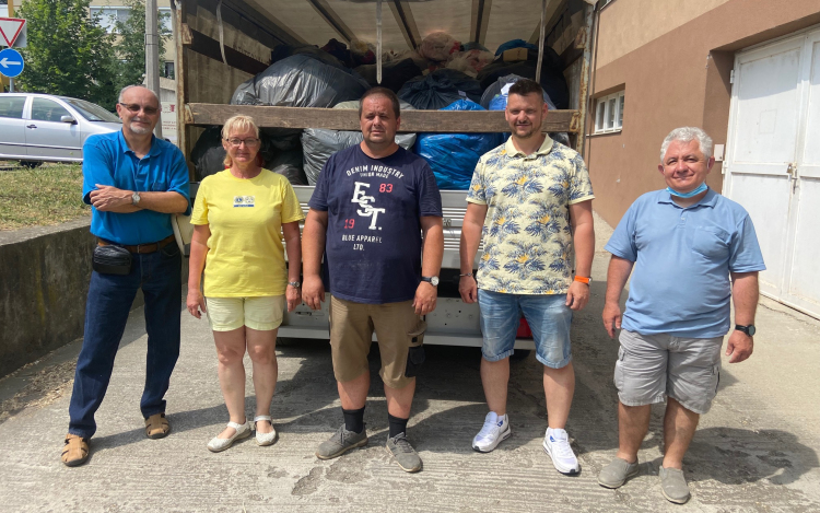 Teherautónyi adománnyal indulnak a gyergyószentmiklósi rászoruló gyerekekhez