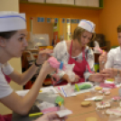 Sütemény díszítés a Pillangó Óvoda és Mini Bölcsődében 