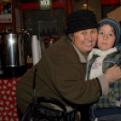 Kérsz egy ölelést? Jobb veled a világ! (fotó: Horváth Attila)