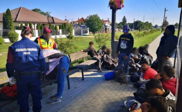 16 illegális migráns akart Ausztriába jutni