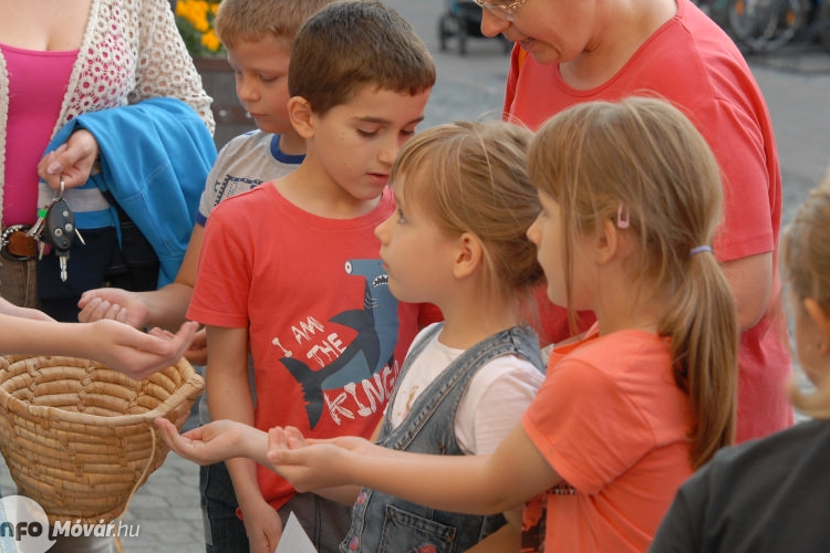 Mesedélután a Magyar utcán