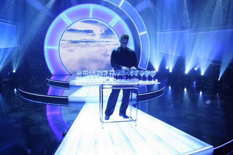 Glasso az éneklő poharak produkció