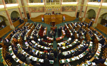 OGY - A tizenhetedik alaptörvény-módosításról dönt a parlament