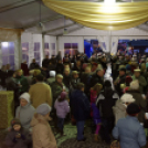 Szent György Lovagrend - száz méteres szentkalács osztása, adventi gyertya gyújtás (Fotó: Horváth Attila)