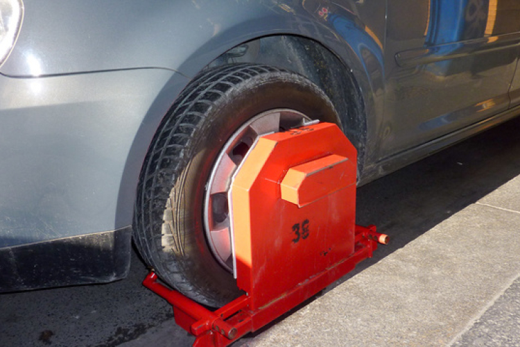 Megállni tilos és kerékbilincs