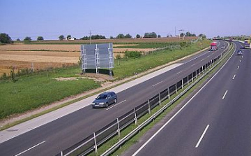 A forgalommal szemben haladt egy autó az M1-es autópályán