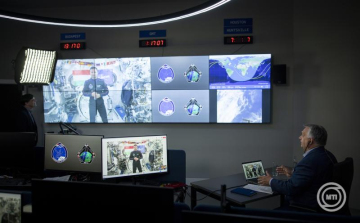 Orbán Viktor az Axiom-4 küldetésben részt vevő Kapu Tibor magyar űrhajóssal beszélgetett