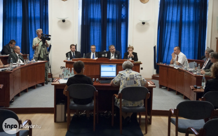 Üléseztek a képviselők