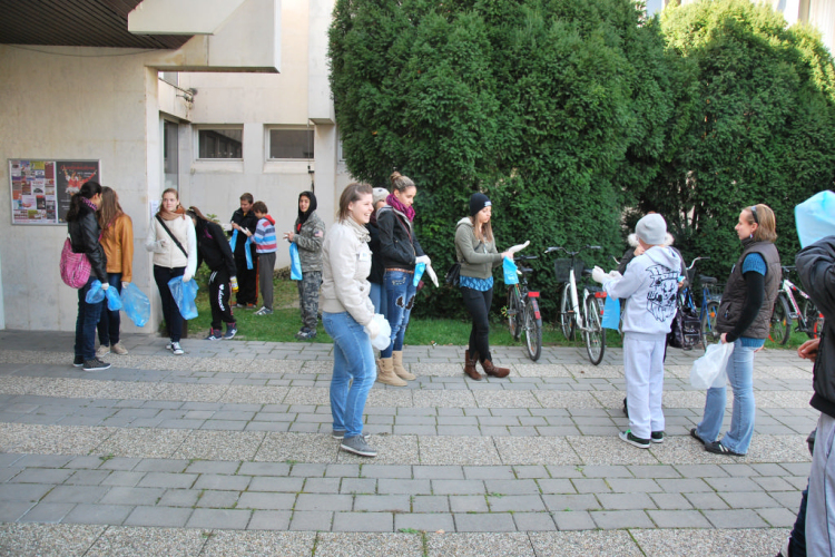 Szedjed és egyed, avagy szemétszedés jutalommal! (Fotó: Nagy Mária)